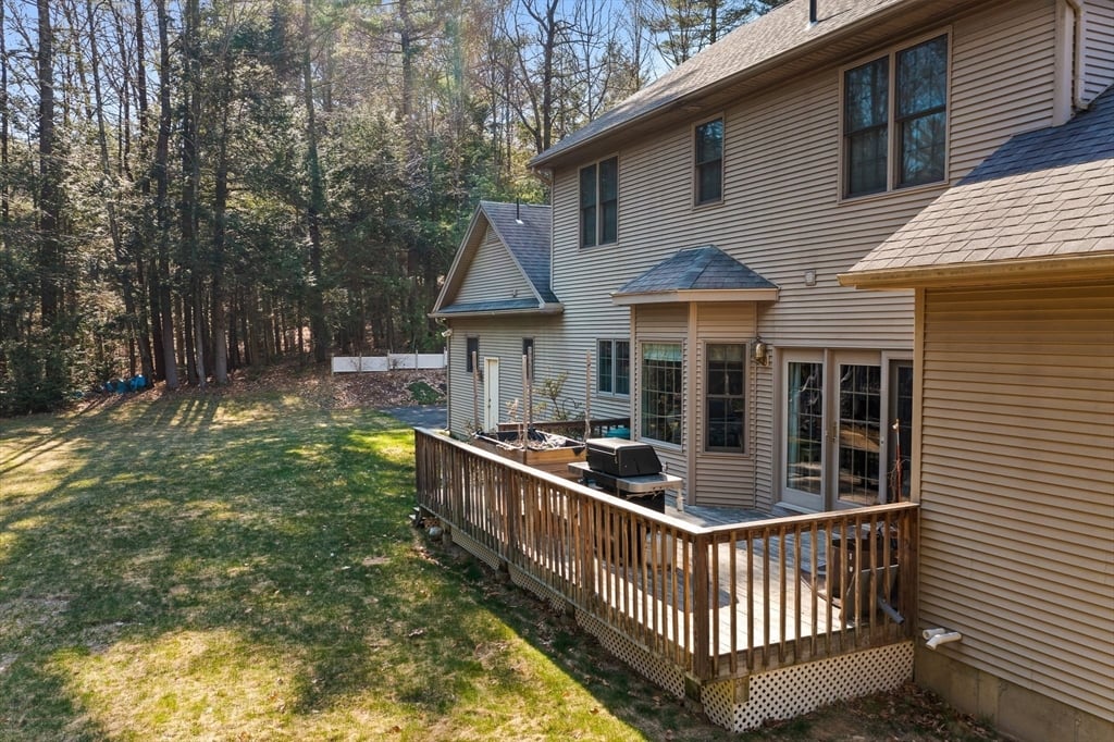 12 Golden Cir Photo 37