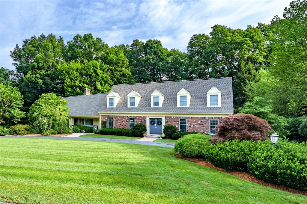 115 Williamsburg Dr Photo 1