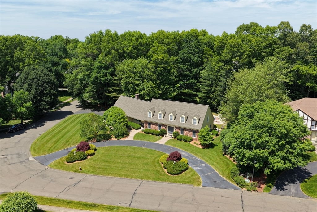 115 Williamsburg Dr Photo 2