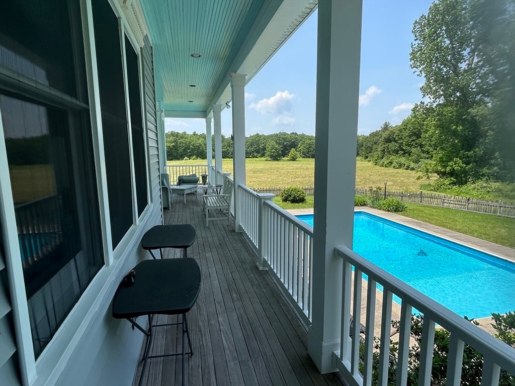 365 Middle St Photo 9