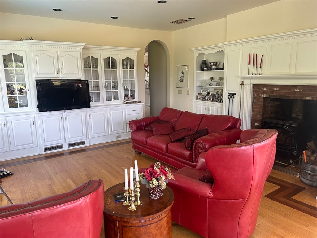 365 Middle St Photo 16