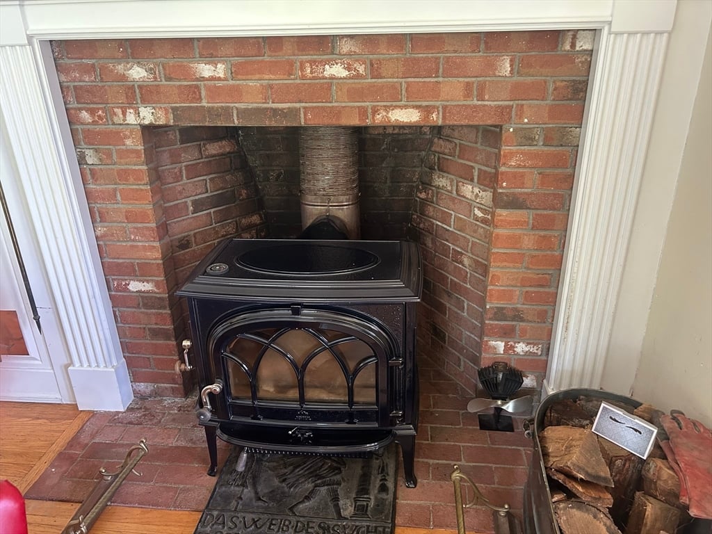 365 Middle St Photo 17