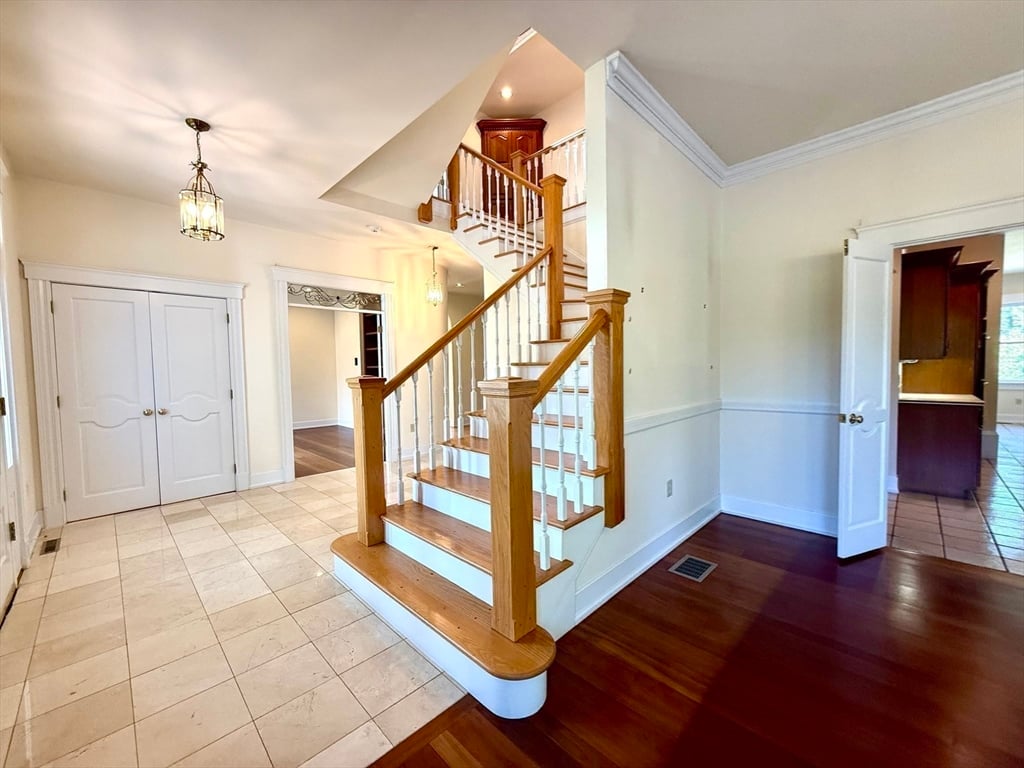 365 Middle St Photo 11