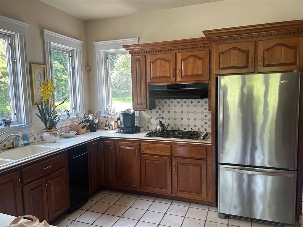 365 Middle St Photo 25