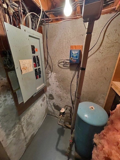 36 Line Street Photo 16