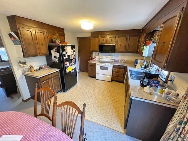 36 Line Street Photo 4