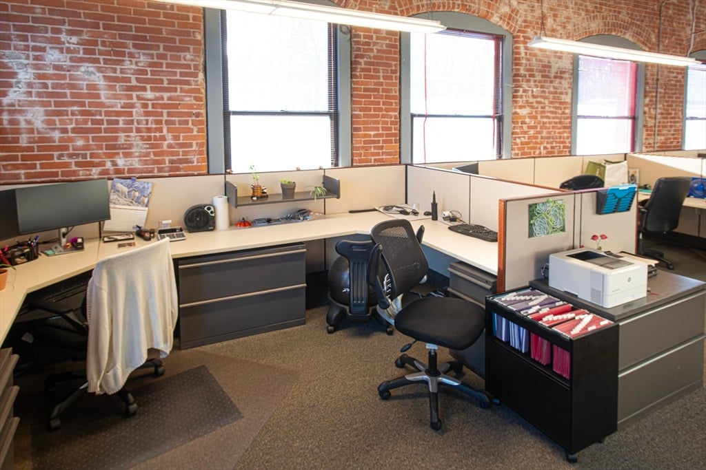 320 Riverside Dr  #1 Photo 17