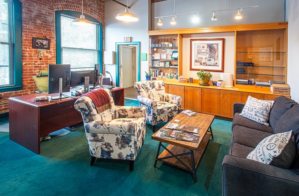 320 Riverside Dr  #1 Photo 22