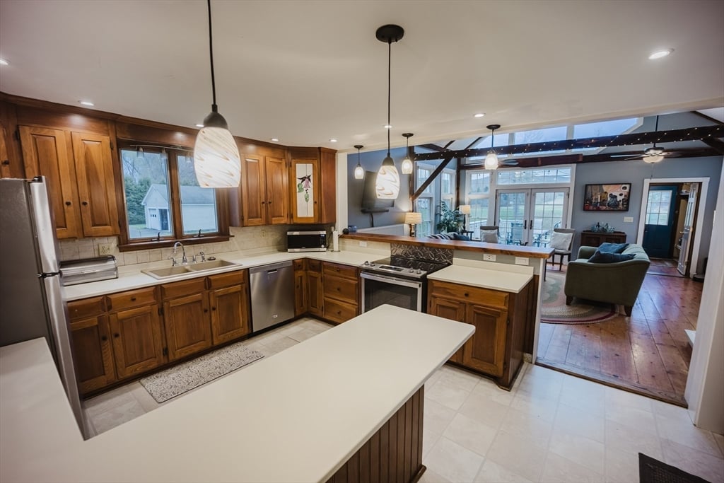 33 Main Street Photo 16