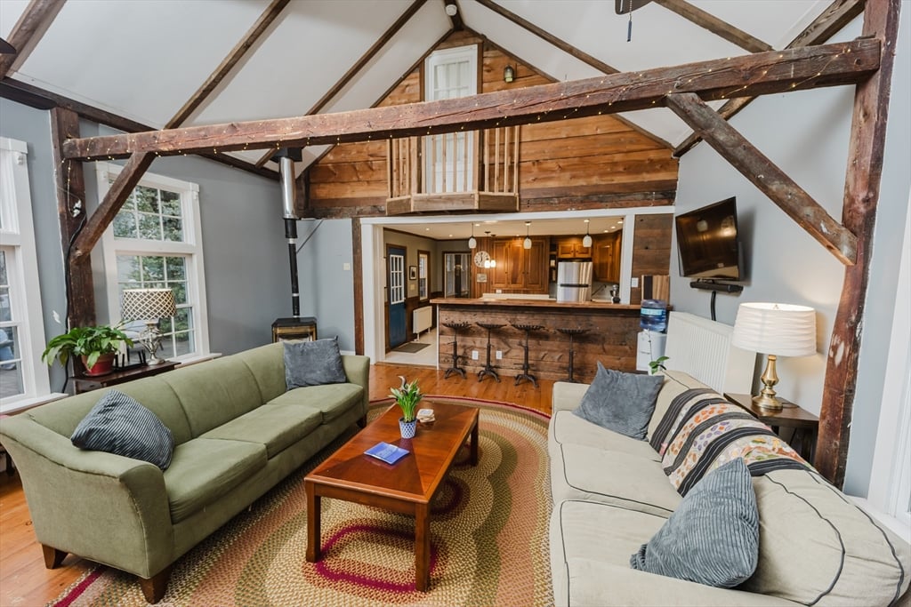 33 Main Street Photo 8