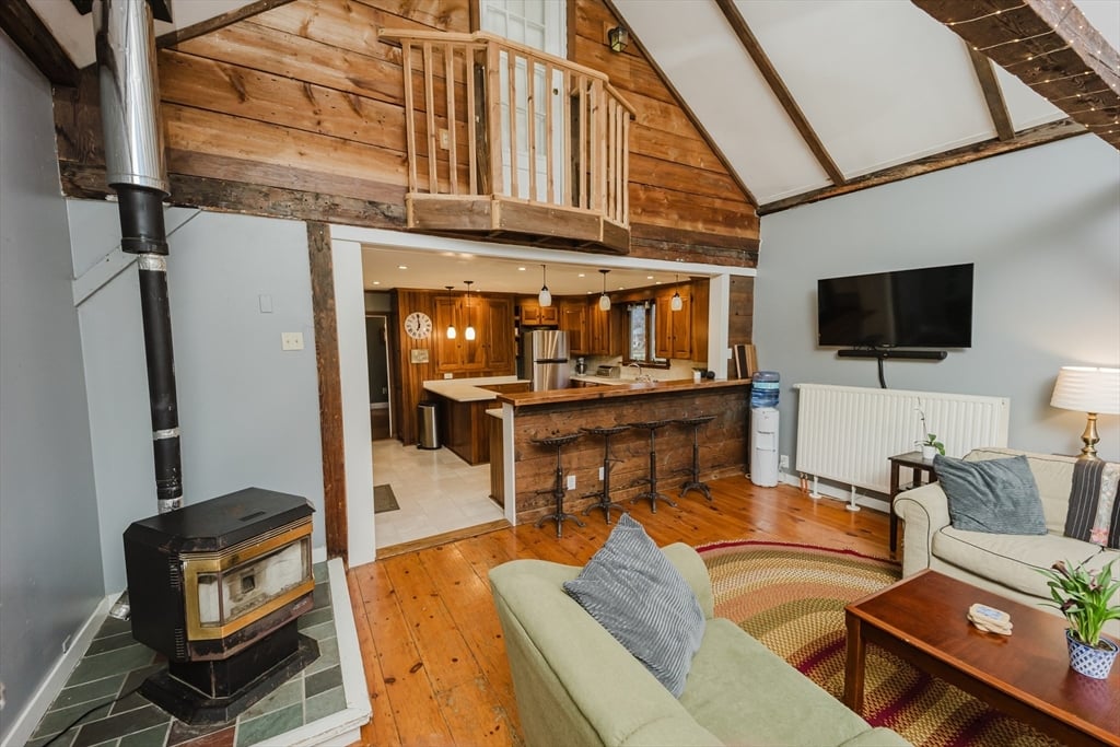 33 Main Street Photo 9