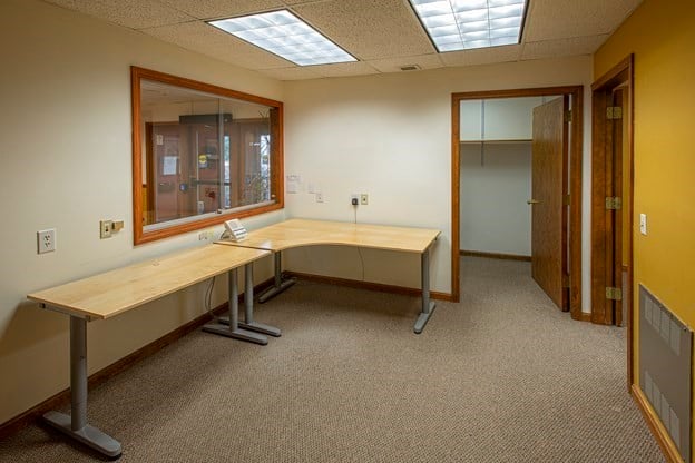 32 Industrial Dr E Photo 10