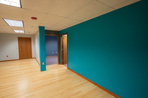 32 Industrial Dr E Photo 15