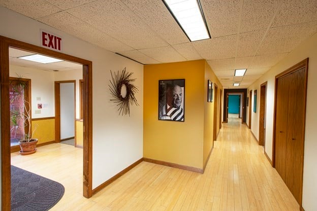 32 Industrial Dr E Photo 9