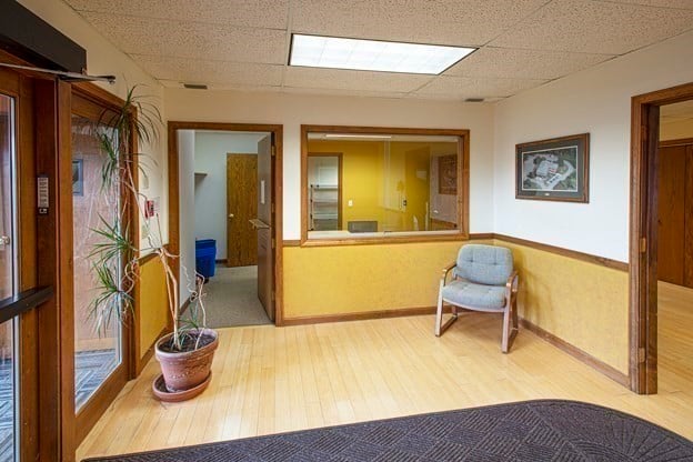 32 Industrial Dr E Photo 8