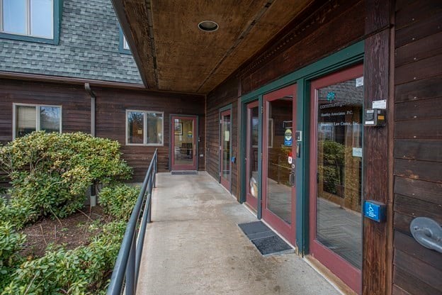 32 Industrial Dr E Photo 4