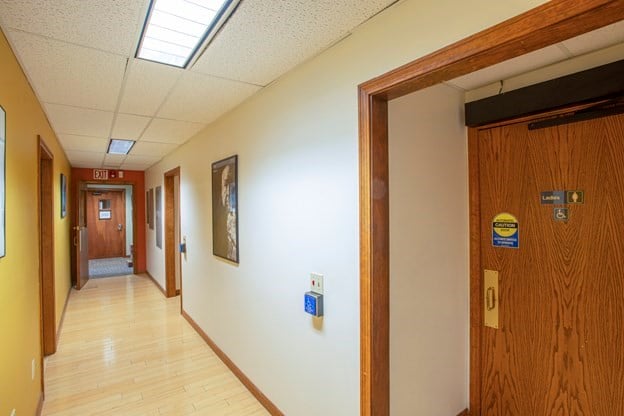 32 Industrial Dr E Photo 14