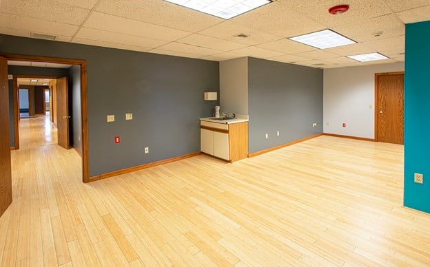 32 Industrial Dr E Photo 16