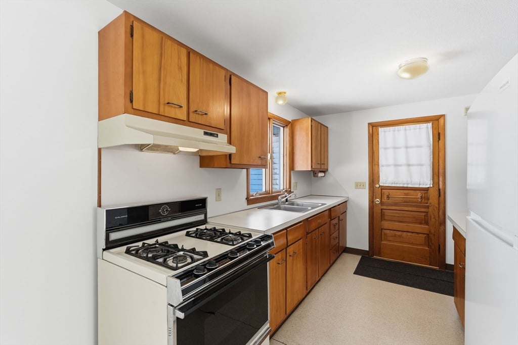 62 Bridge St. Photo 9