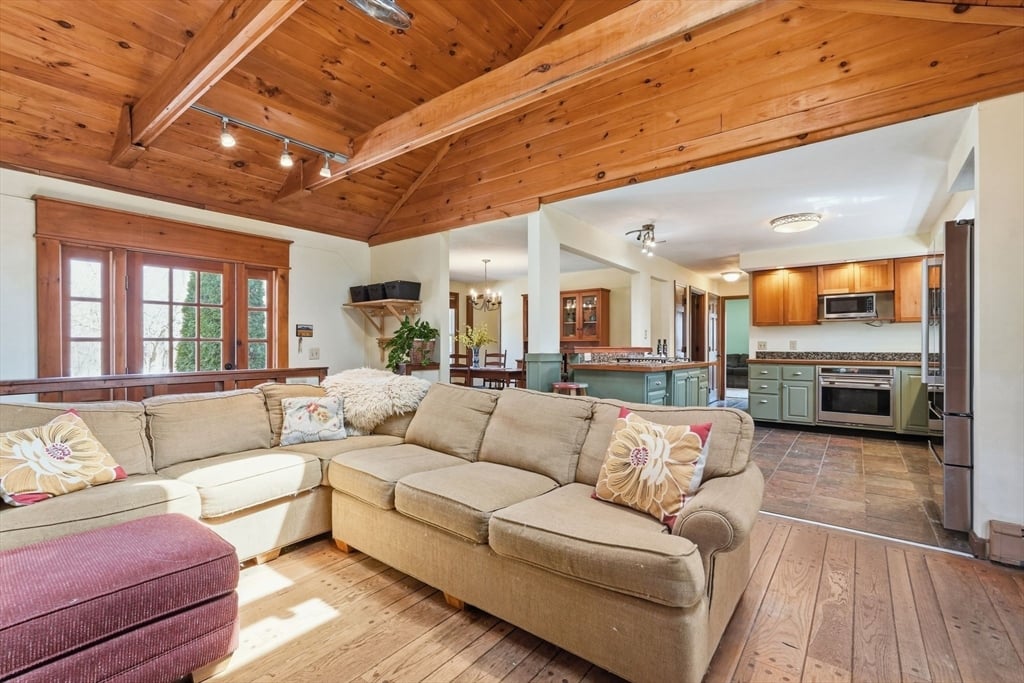 21 Meadow Wood Dr Photo 5