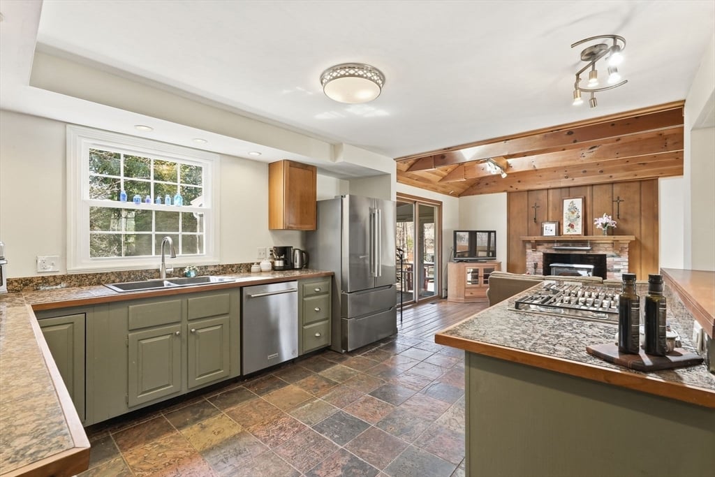 21 Meadow Wood Dr Photo 11