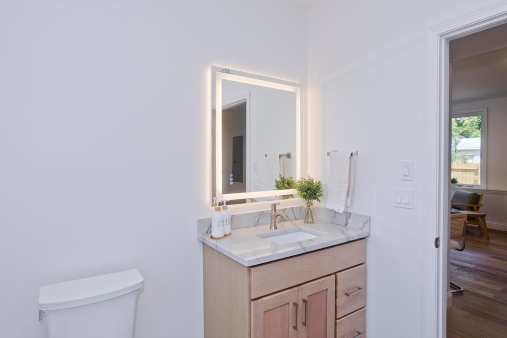 107 Williams St Photo 7