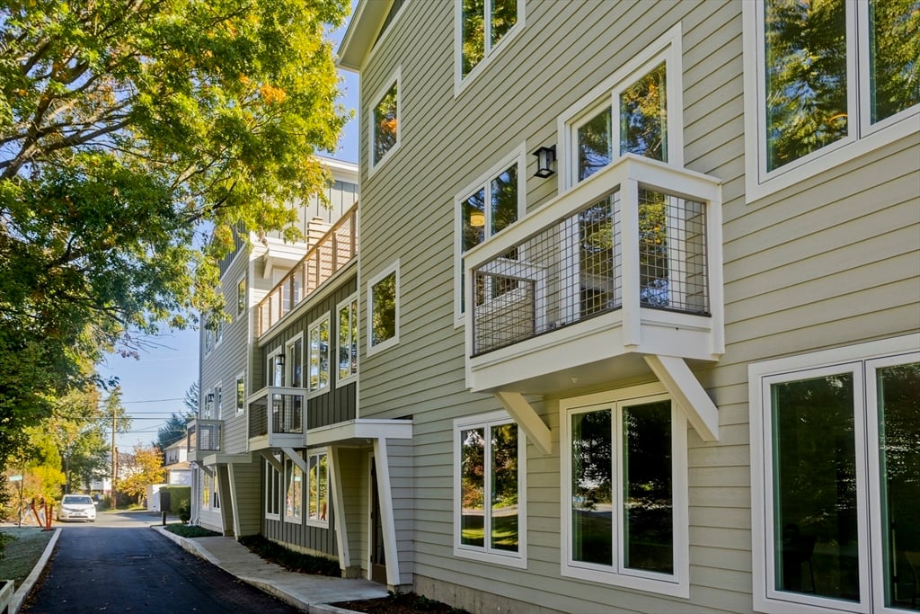 107 Williams St Photo 2