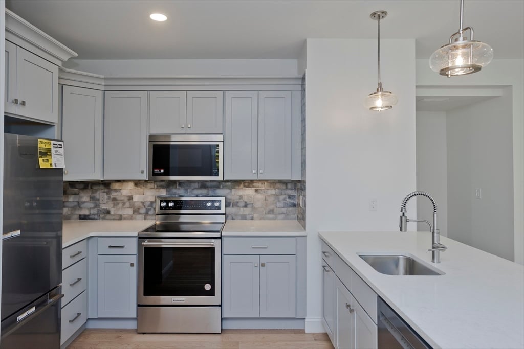 107 Williams St Photo 15