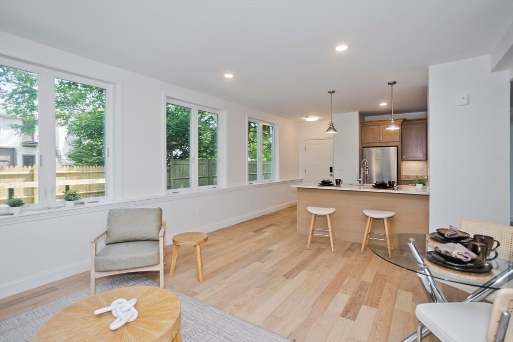 107 Williams St Photo 5