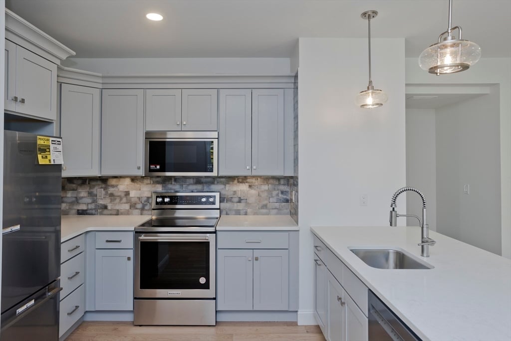 107 Williams St Photo 14