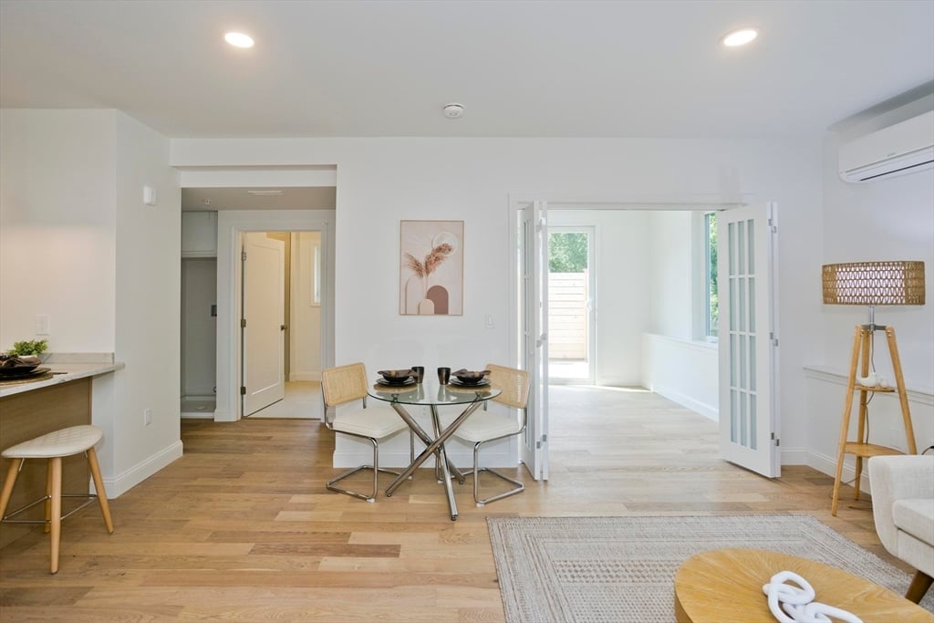 107 Williams St Photo 6