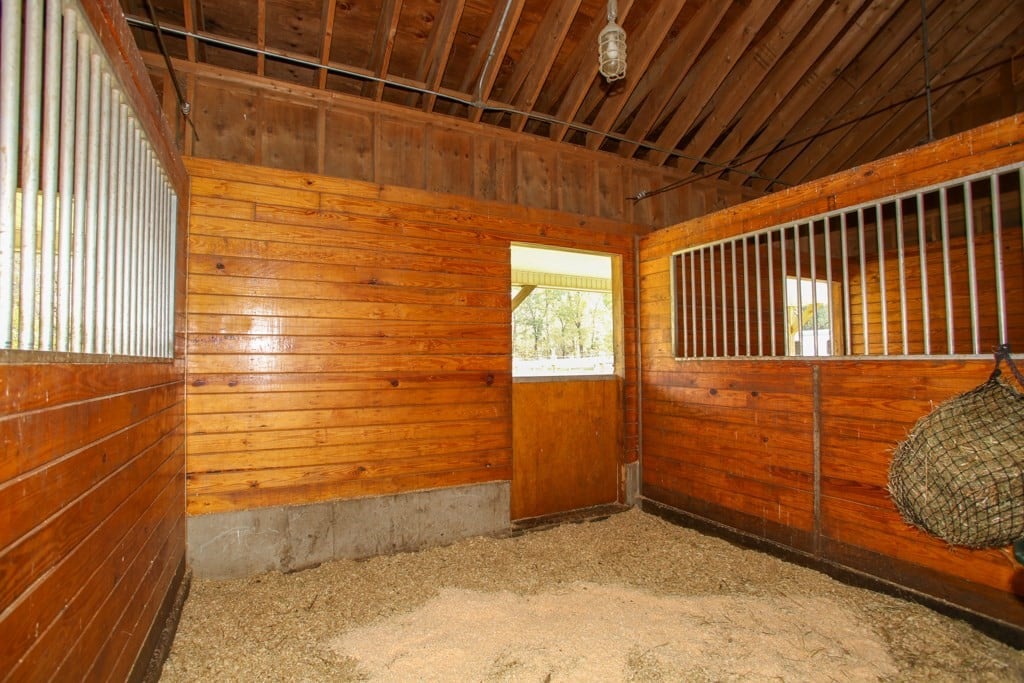 200 Easthampton Rd Photo 35