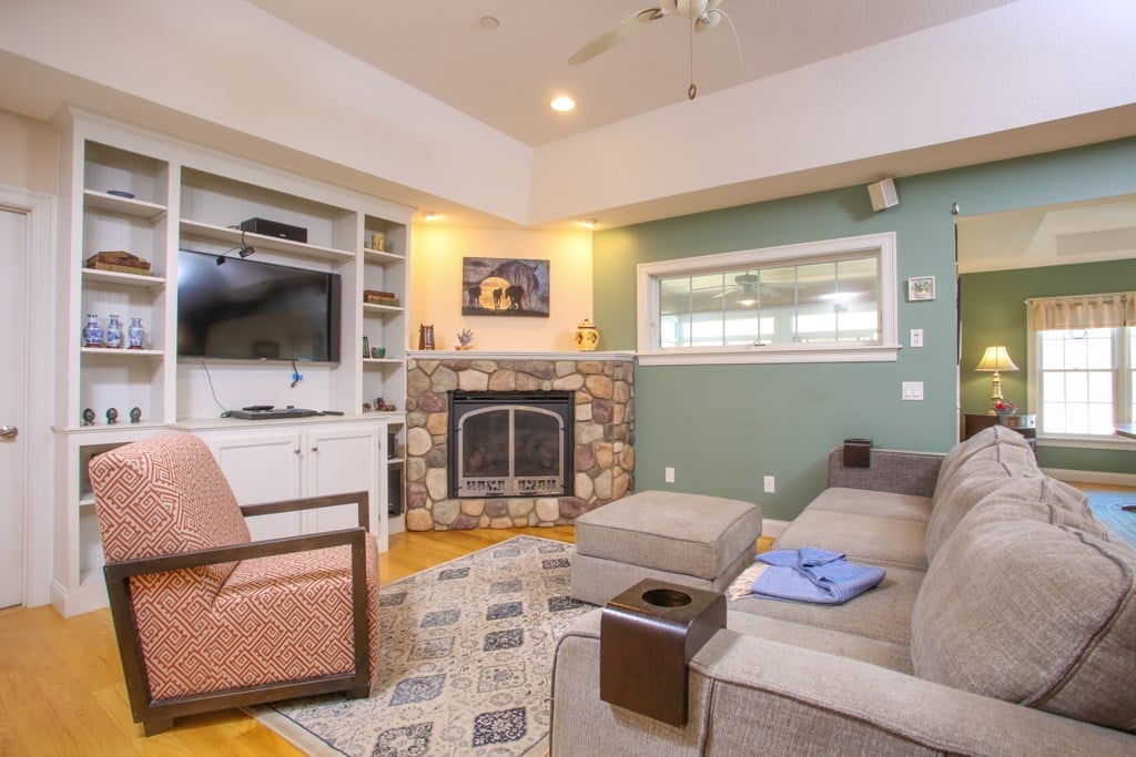 200 Easthampton Rd Photo 4