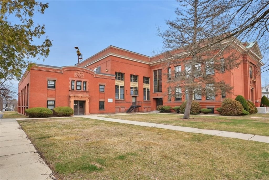 64 Myrtle Street Photo 11