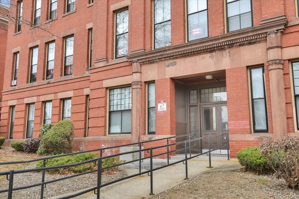 64 Myrtle Street Photo 14