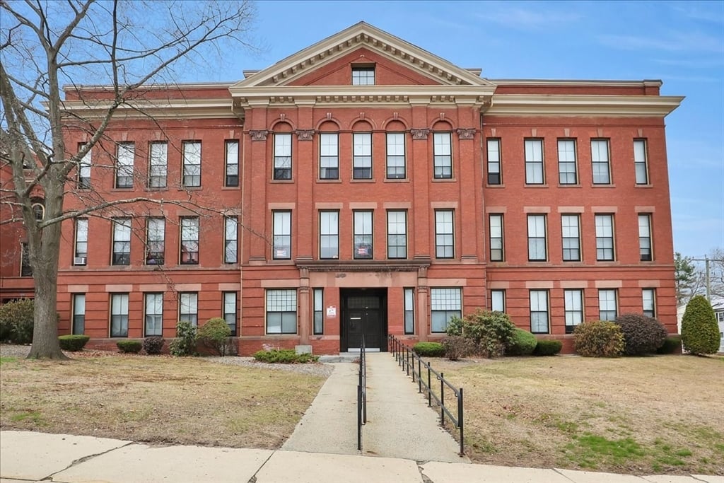 64 Myrtle Street Photo 2