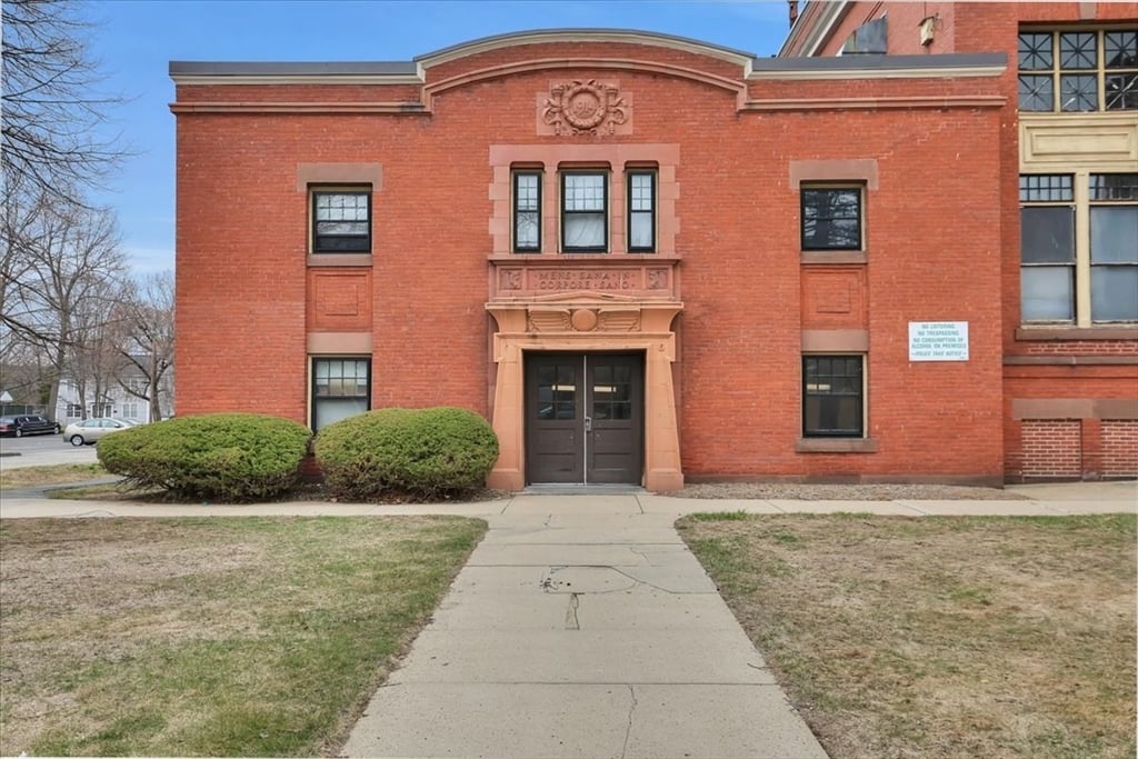 64 Myrtle Street Photo 10