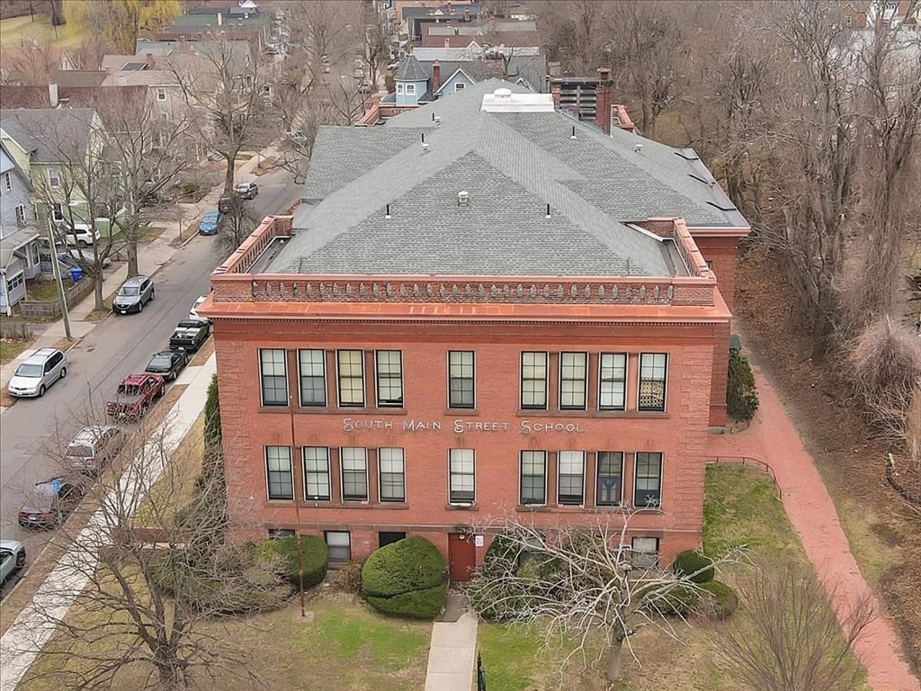 64 Myrtle Street Photo 38