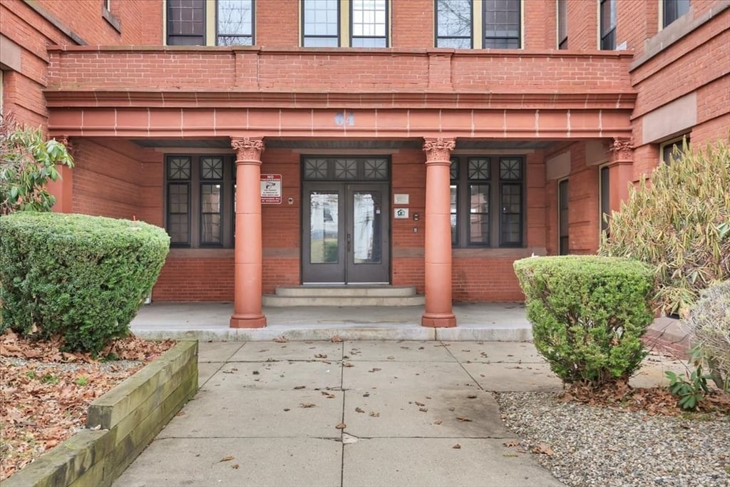 64 Myrtle Street Photo 4