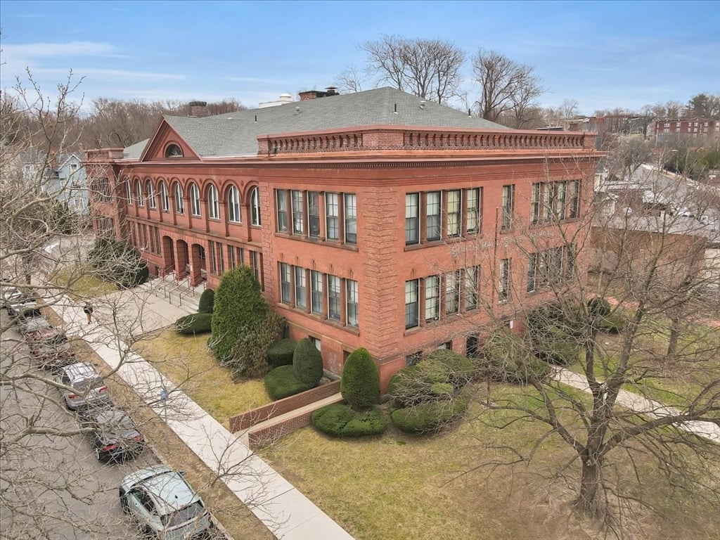 64 Myrtle Street Photo 37