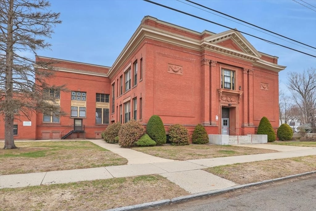 64 Myrtle Street Photo 9