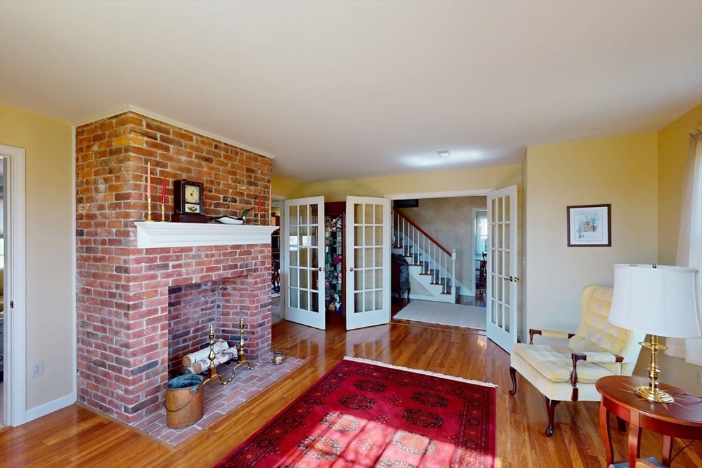 101 Plain Rd W Photo 16