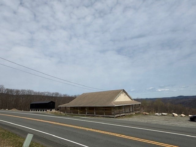 335 Mohawk Trail Photo 4