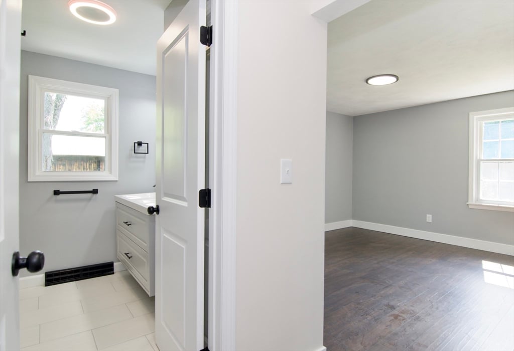 12 Dwight Street Photo 23