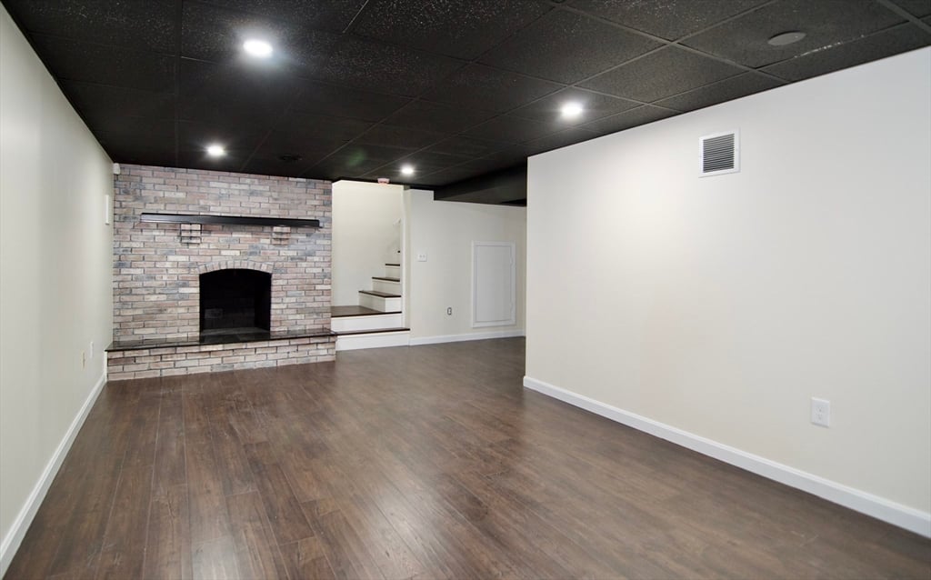 12 Dwight Street Photo 32