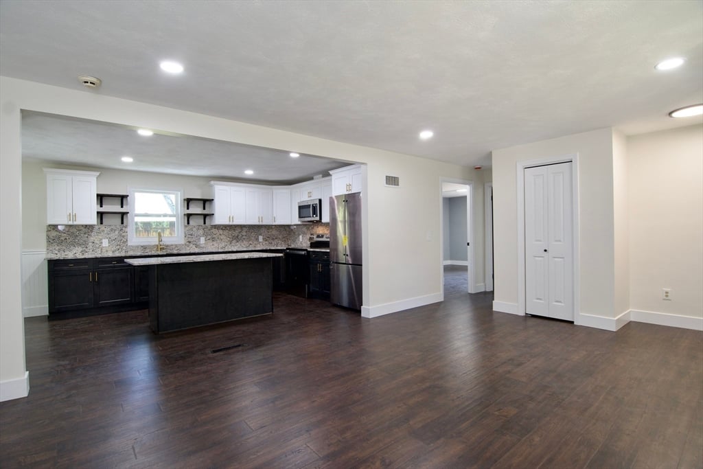 12 Dwight Street Photo 11