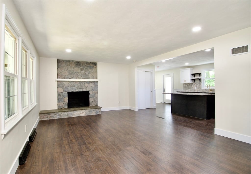 12 Dwight Street Photo 8