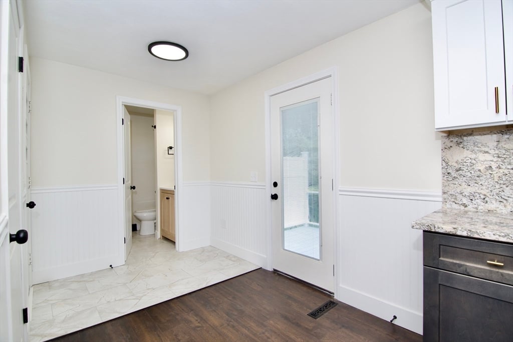 12 Dwight Street Photo 18