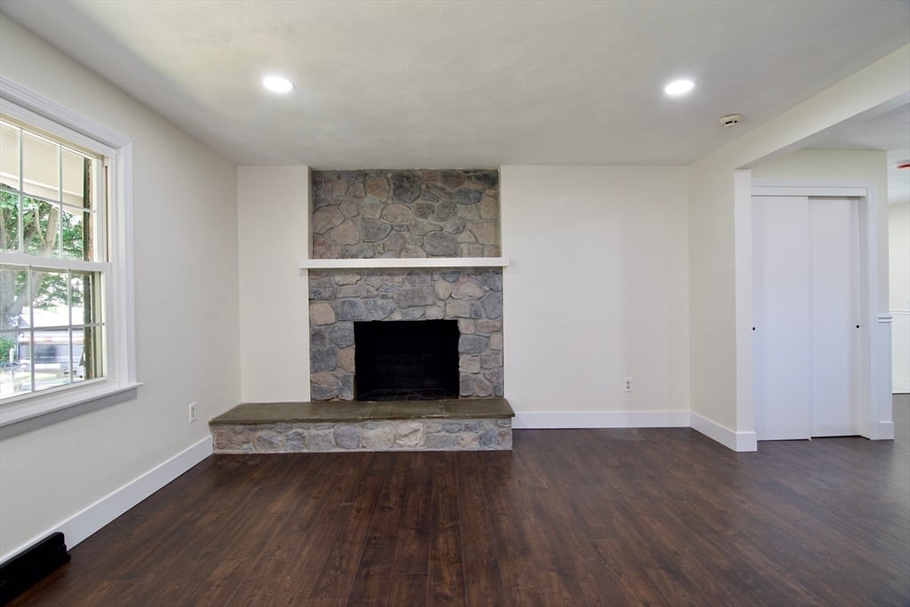 12 Dwight Street Photo 9