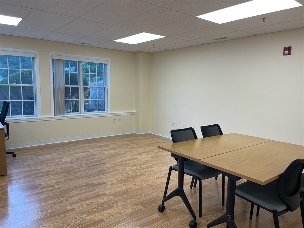 245 Russell St Photo 19